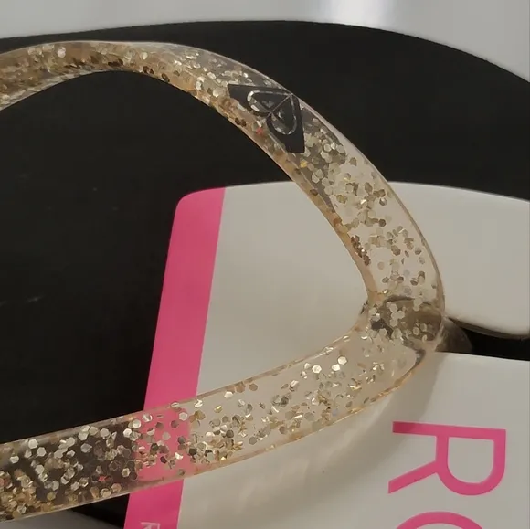 ROXY Hawaiian Thong Sandals NWT Size 4