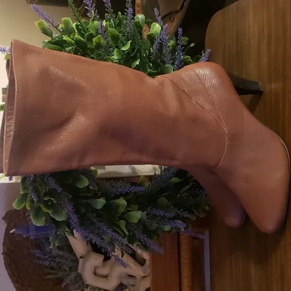 Saks fifth Avenue leather heeled boots