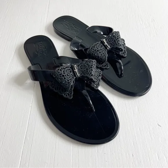 Salvatore Ferragamo Pandy Monogram Bow Jelly Thong Sandals Size 8 Solid Black
