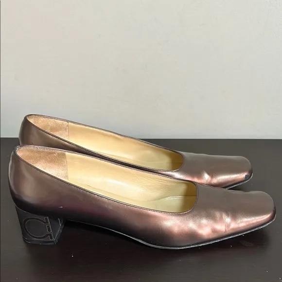 Salvatore Ferragamo Patent Leather Bronze Pumps Heels Italy Sz 9.5 AA