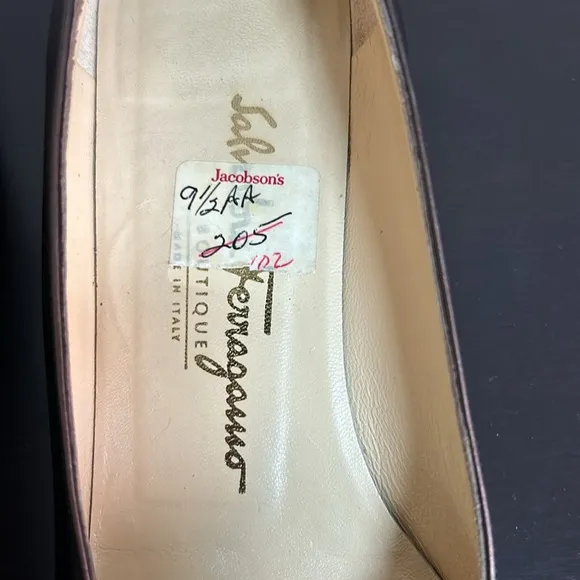 Salvatore Ferragamo Patent Leather Bronze Pumps Heels Italy Sz 9.5 AA
