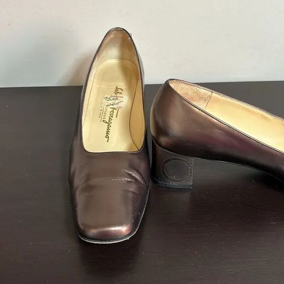 Salvatore Ferragamo Patent Leather Bronze Pumps Heels Italy Sz 9.5 AA