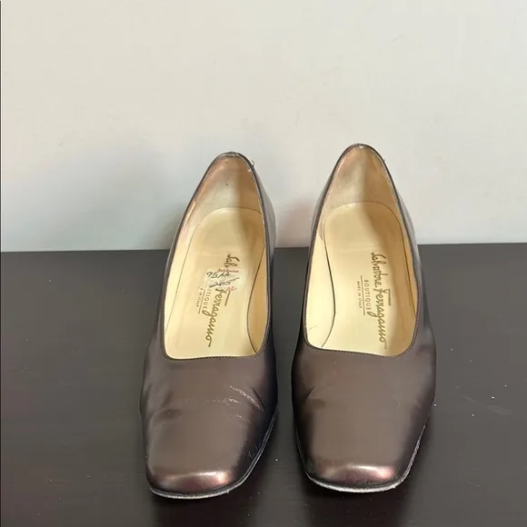 Salvatore Ferragamo Patent Leather Bronze Pumps Heels Italy Sz 9.5 AA