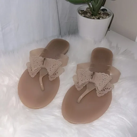 SALVATORE FERRAGAMO PEACH JELLY PERALA BOW THONG SANDALS