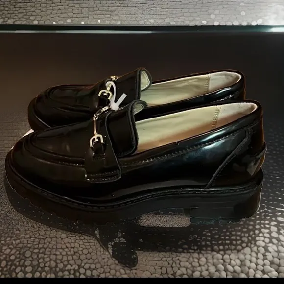 Sam Edelman LEATHER KID TULLY LUG SOLE LOAFER Black Box W/Gold Chain Decorative