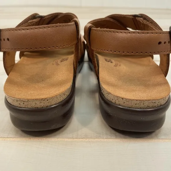 SAS Camel Leather Velcro Buckle Sandals Tripad Comfort Design NWOT Sz 7.5 N
