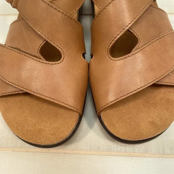 SAS Camel Leather Velcro Buckle Sandals Tripad Comfort Design NWOT Sz 7.5 N