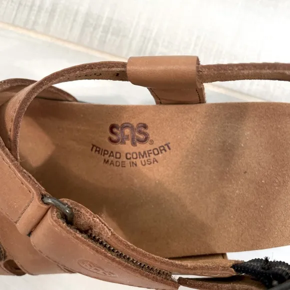 SAS Camel Leather Velcro Buckle Sandals Tripad Comfort Design NWOT Sz 7.5 N