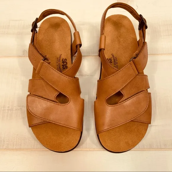 SAS Camel Leather Velcro Buckle Sandals Tripad Comfort Design NWOT Sz 7.5 N