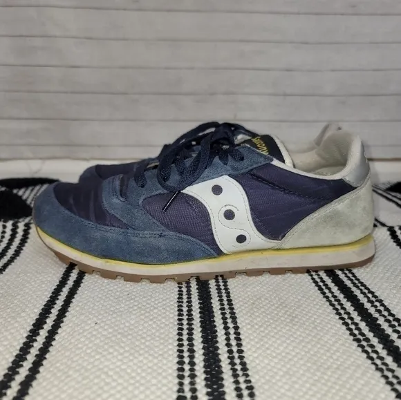SAUCONY JAZZ LOW PRO SNEAKERS NAVY W YELLOW ACCENT, SZ 8.5 MENS