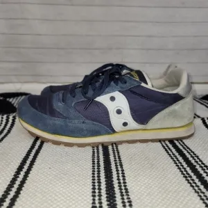 SAUCONY JAZZ LOW PRO SNEAKERS NAVY W YELLOW ACCENT, SZ 8.5 MENS