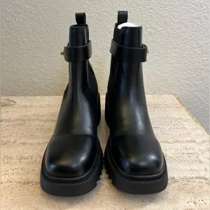 SB17 Steve Madden Women’s Gate Black Boots Size 7.