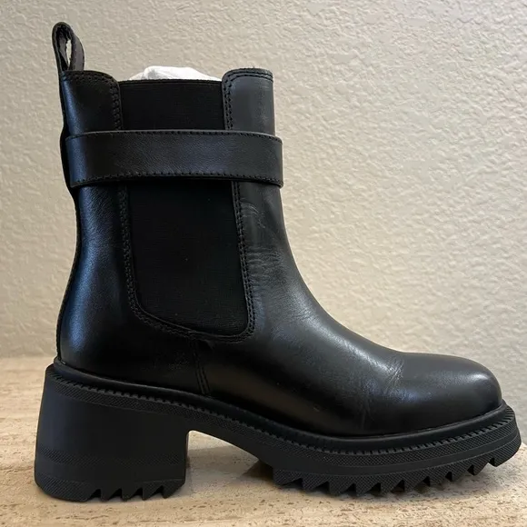 SB17 Steve Madden Women’s Gate Black Boots Size 7.