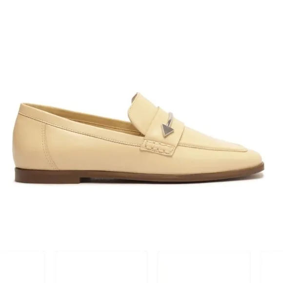 Schutz Cream Leather Desmond Caseina Flat  Size 7.5B Square toe Heel Height .5”