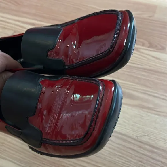SESTO MEUCCI PATENT LEATHER LOAFERS RED BLACK SIZE 7.5M MADE IN ITALY