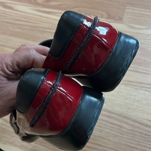 SESTO MEUCCI PATENT LEATHER LOAFERS RED BLACK SIZE 7.5M MADE IN ITALY