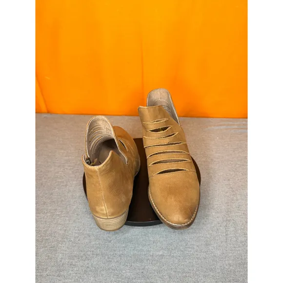 Seychelles Iceberg Brown Leather Cutout Ankle Boots Zip Size 6