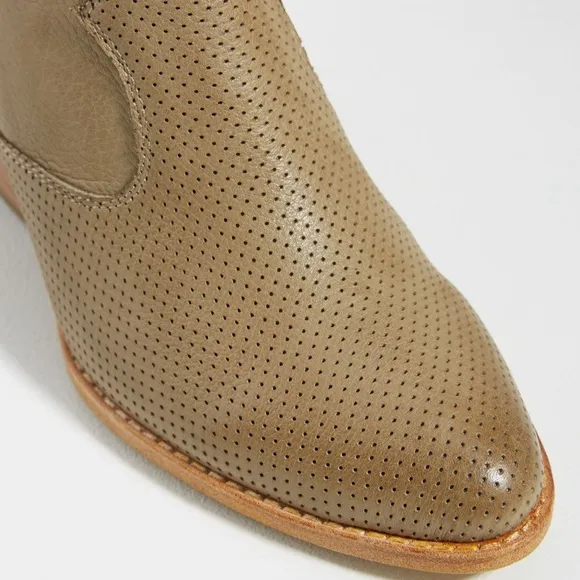 Silent D heeled ankle boots khaki western pointed toe booties 39/ 8 - 8.5