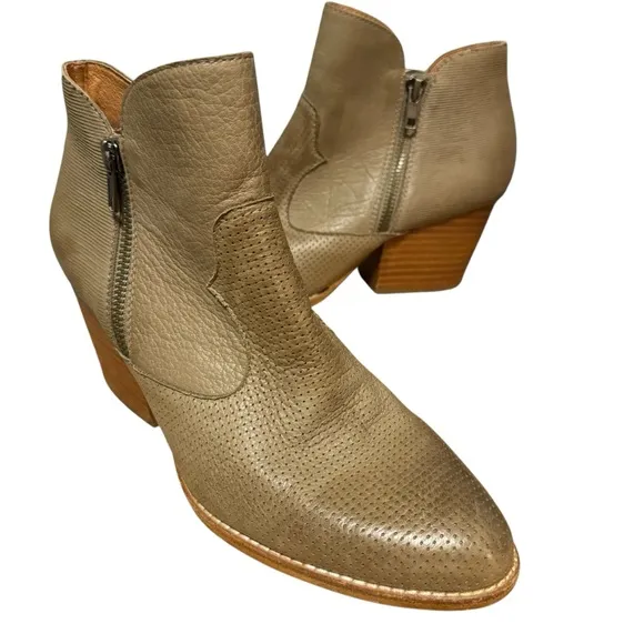 Silent D heeled ankle boots khaki western pointed toe booties 39/ 8 - 8.5