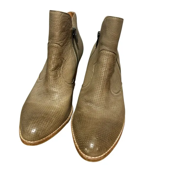 Silent D heeled ankle boots khaki western pointed toe booties 39/ 8 - 8.5