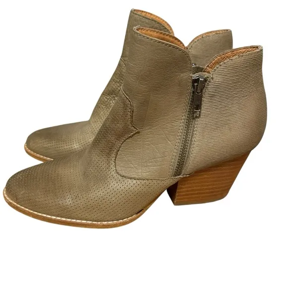 Silent D heeled ankle boots khaki western pointed toe booties 39/ 8 - 8.5