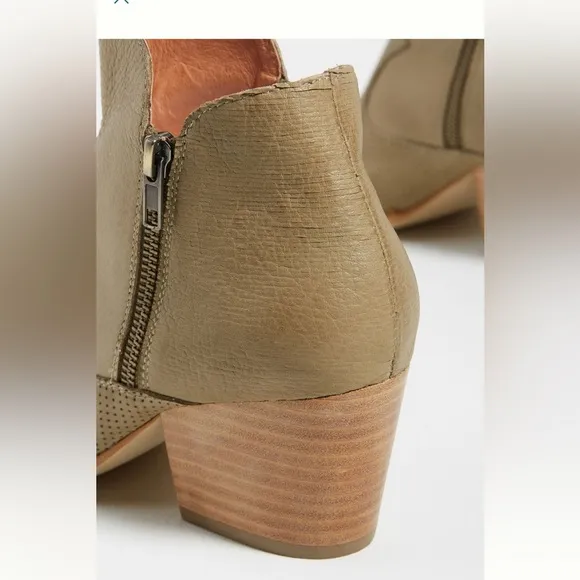 Silent D heeled ankle boots khaki western pointed toe booties 39/ 8 - 8.5
