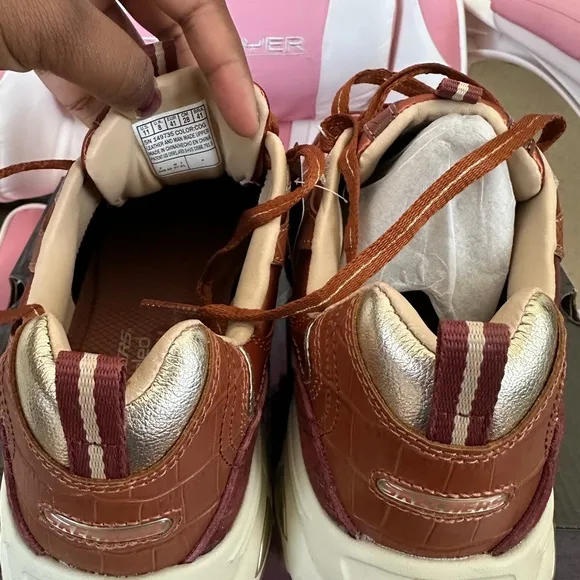 Skechers D’lites 149735 First Class Collection Elite Cognac Brown Size 11 NEW