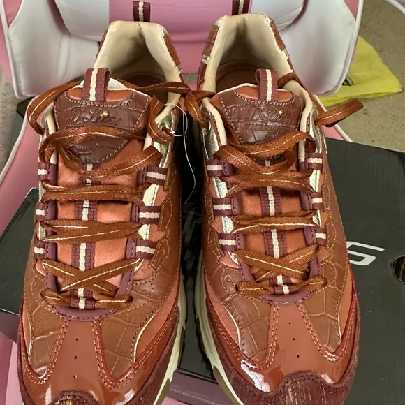 Skechers D’lites 149735 First Class Collection Elite Cognac Brown Size 11 NEW