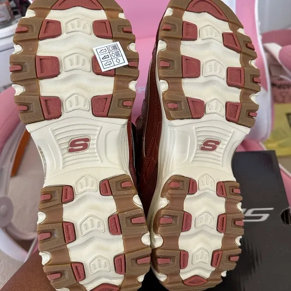 Skechers D’lites 149735 First Class Collection Elite Cognac Brown Size 11 NEW