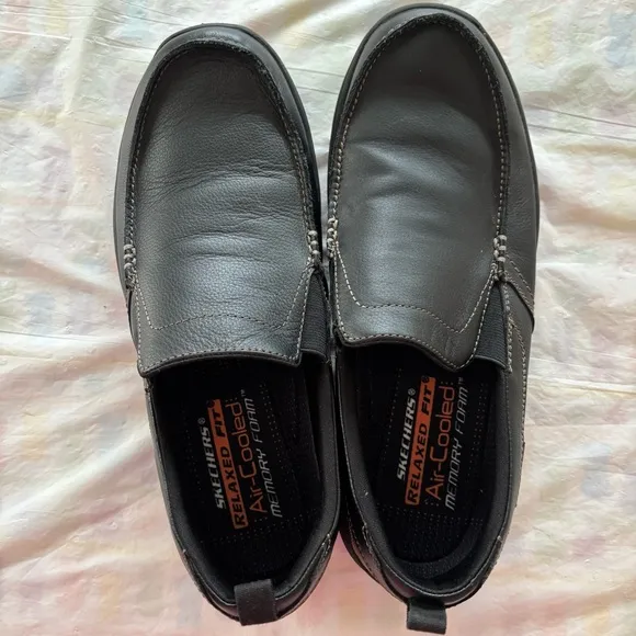 Sketchers Relaxed Fit Harper-Forde Black Slip on Loafers memory foam SZ 9 NWT