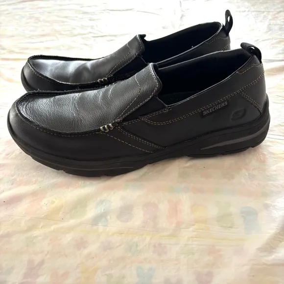Sketchers Relaxed Fit Harper-Forde Black Slip on Loafers memory foam SZ 9 NWT