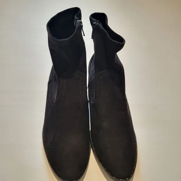 SO womens black faux suede zipper closure stacked heel ankle boots size 9 NWOB