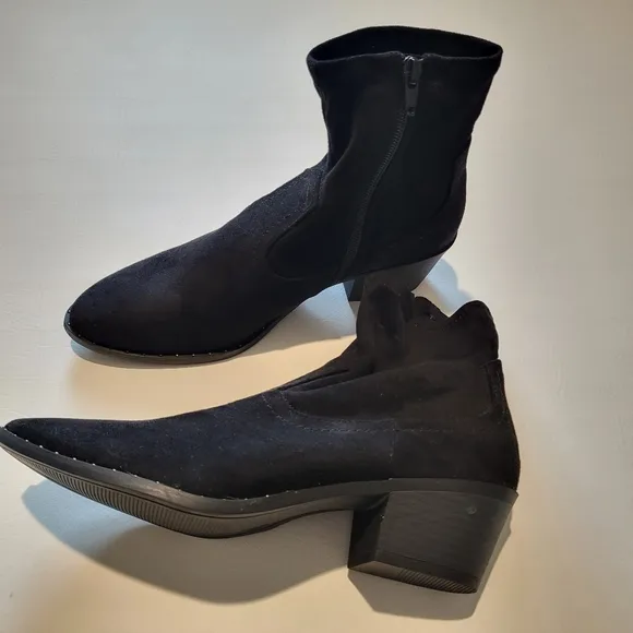 SO womens black faux suede zipper closure stacked heel ankle boots size 9 NWOB