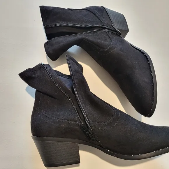 SO womens black faux suede zipper closure stacked heel ankle boots size 9 NWOB