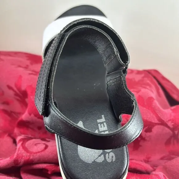 SOREL Cameron Black and White 2 1/2 inch Platform Sandals W 6 1/2