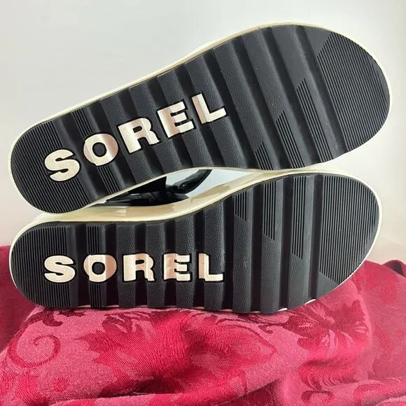SOREL Cameron Black and White 2 1/2 inch Platform Sandals W 6 1/2