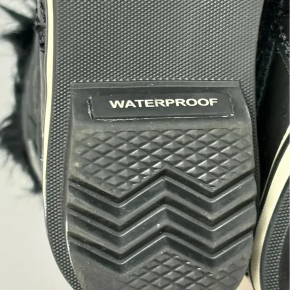 Sorel Girls Tofino II Walterproof Calf Winter Boots Black Furlined‎ Size 4
