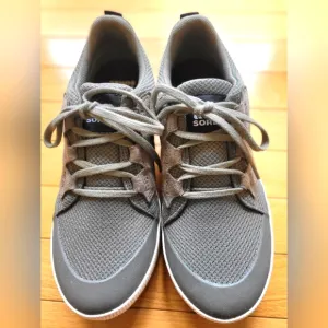 Sorel Out N About III Low Sneaker Waterproof Women. Green. Size 9.