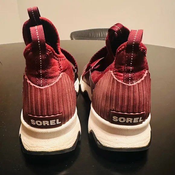 Sorel Women Kinetic Burgundy Sneaker Fabric Hook &amp; Loop Slip on US 6.5 /Eur 37.5