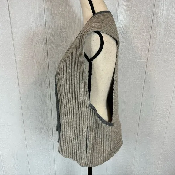 Soyer Gray and Silver Wool Sweater Vest Medium