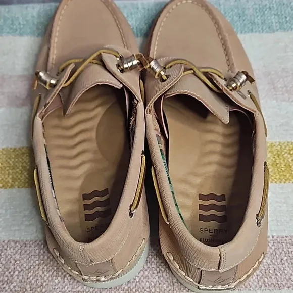 SPERRY PLUSHWAVES