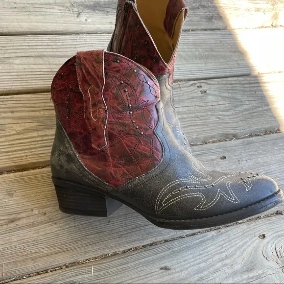 Sterling River gray and red booties