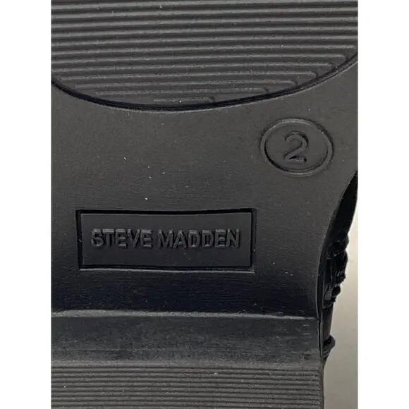 Steve Madden girls size 2 Beckky Black side buckle boots zipper entry