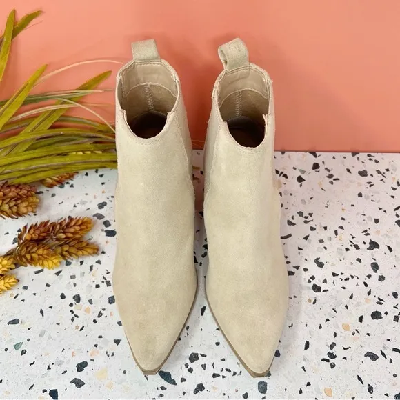 Steve Madden Trekk Sand Tan Pointed Suede Leather Stacked Heel Boots Sz 6.5