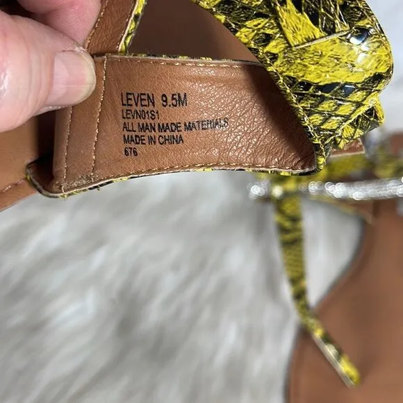 Steve Madden Leven Yellow/Black Snake Rhinestone Thong Sandals Sz 9.5