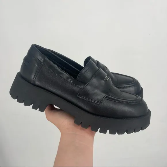 Steven Madden 9.5 Lawrence Black Leather Chunky Lug Sole Loafers Platform Office