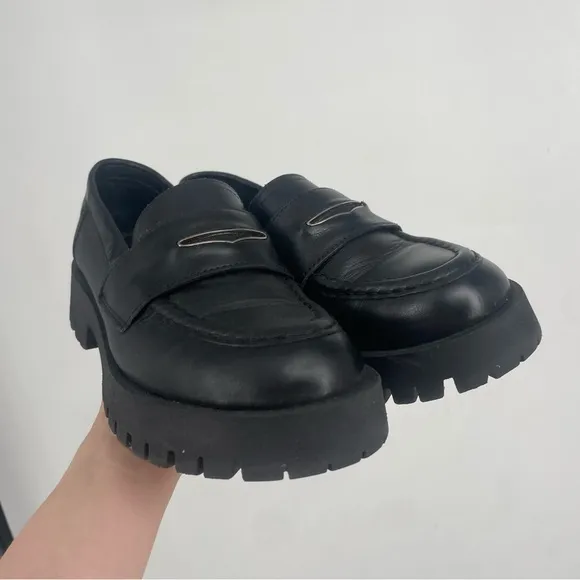Steven Madden 9.5 Lawrence Black Leather Chunky Lug Sole Loafers Platform Office