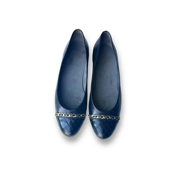 Stuart Weitzman Legacy Gold Chain Quilt Cap Toe Leather Flats Size 7.5