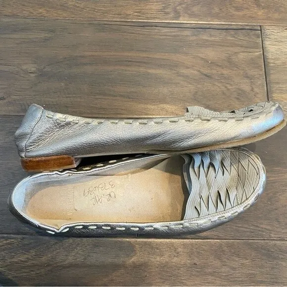 Stuart Weitzman Silver Leather Round Toe Loafers - Size 6.5 - GUC