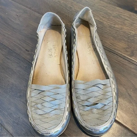 Stuart Weitzman Silver Leather Round Toe Loafers - Size 6.5 - GUC